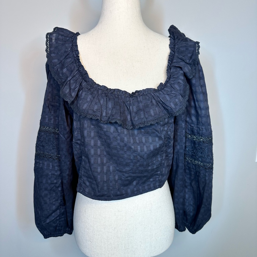 NWT sz L American Eagle black crop long sleeve blouse embroidered bubble sleeve